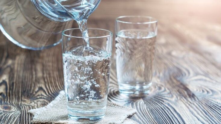 un verre d'eau pour une alimentation propre